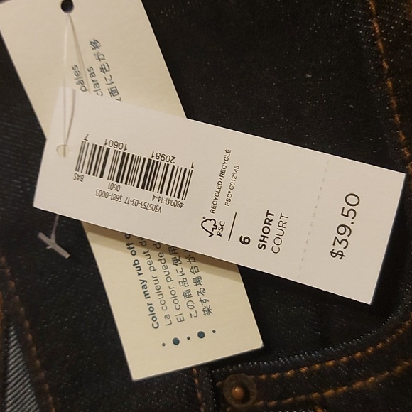 Old Navy Original Mid-Rise Short Jeans - Picture 3 of 5